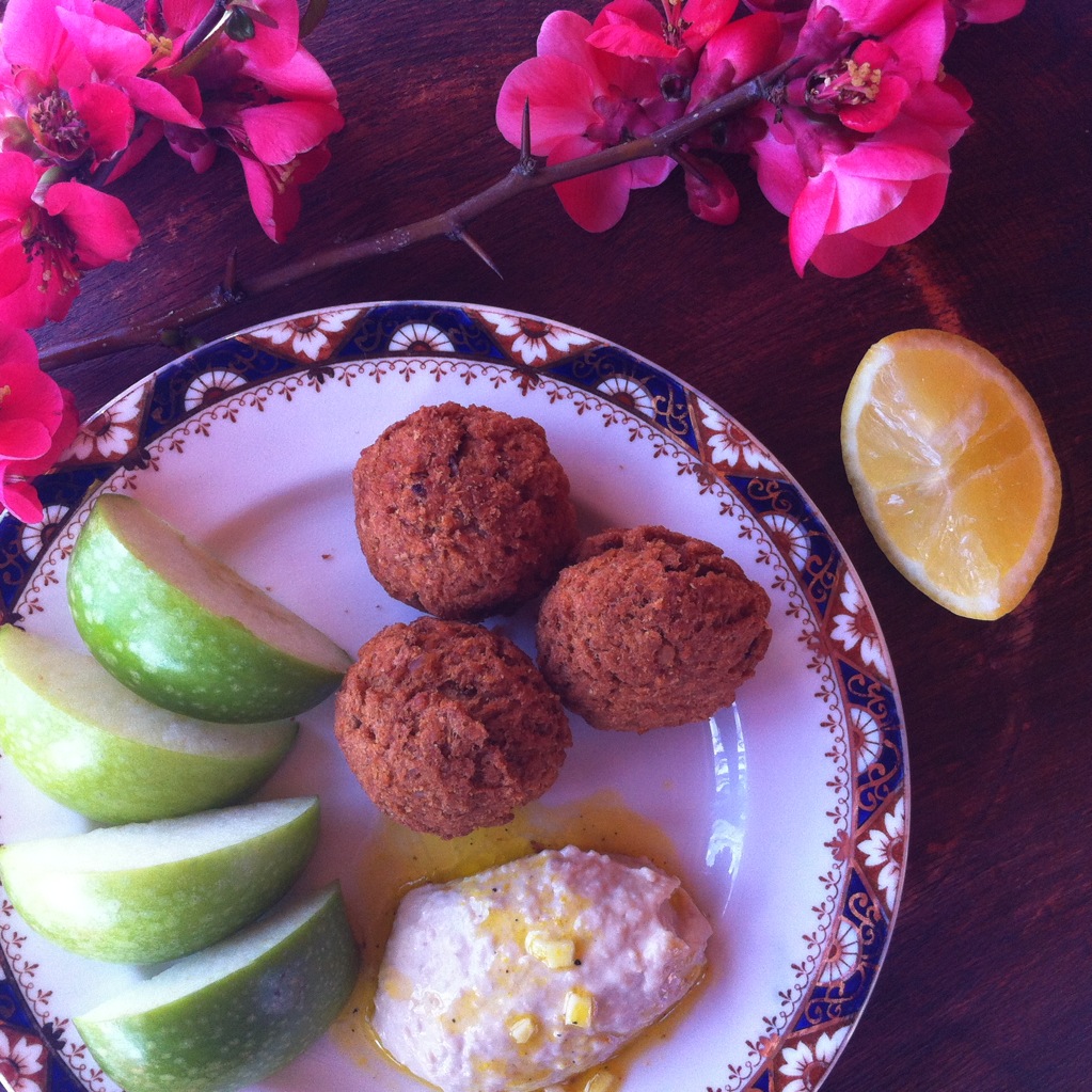 Falafel, houmous & apple mezze platter